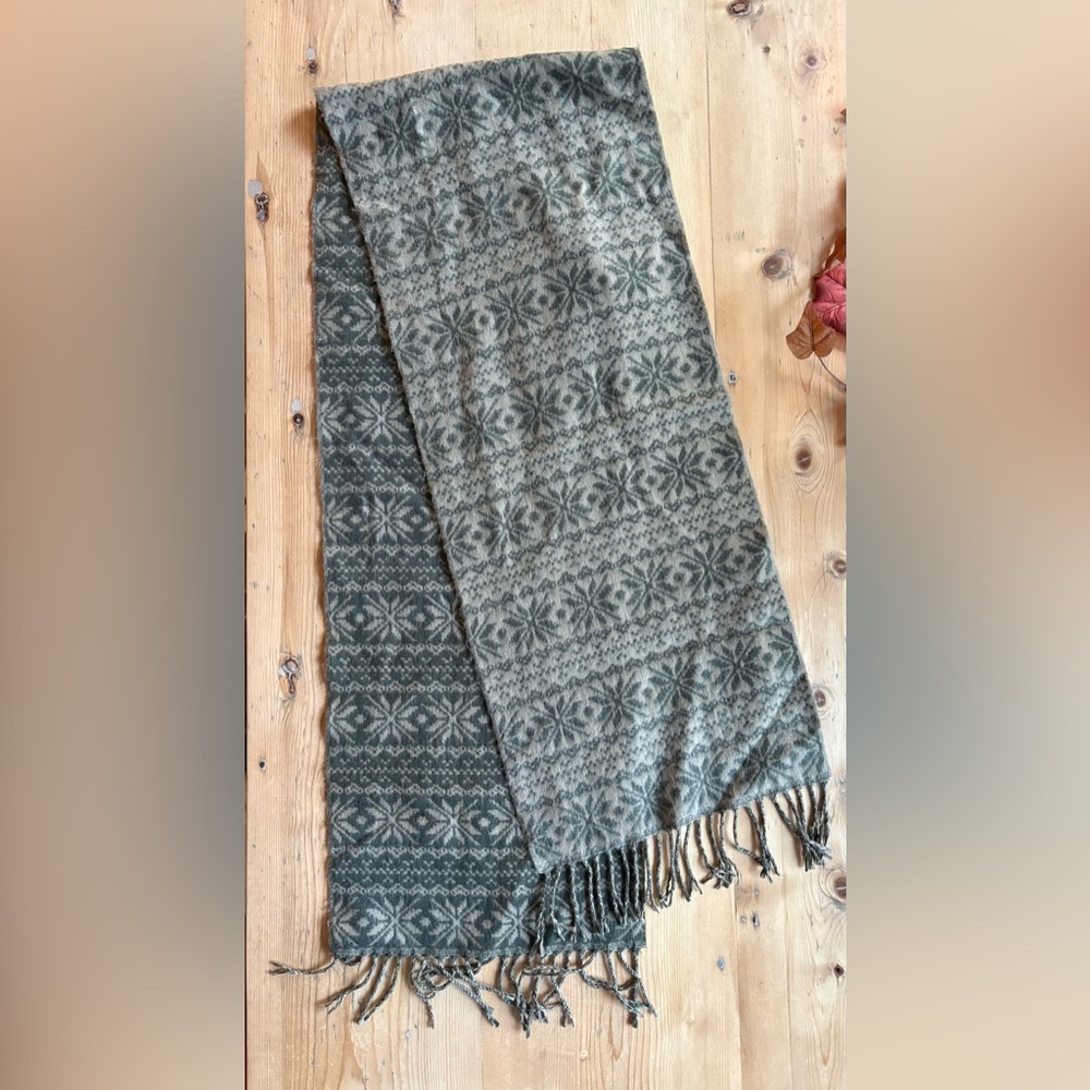 Softer Than Cashmere 64”x12” Nordic snowflake Patterned Fringe Scarf Green Taupe - Picture 6 of 8